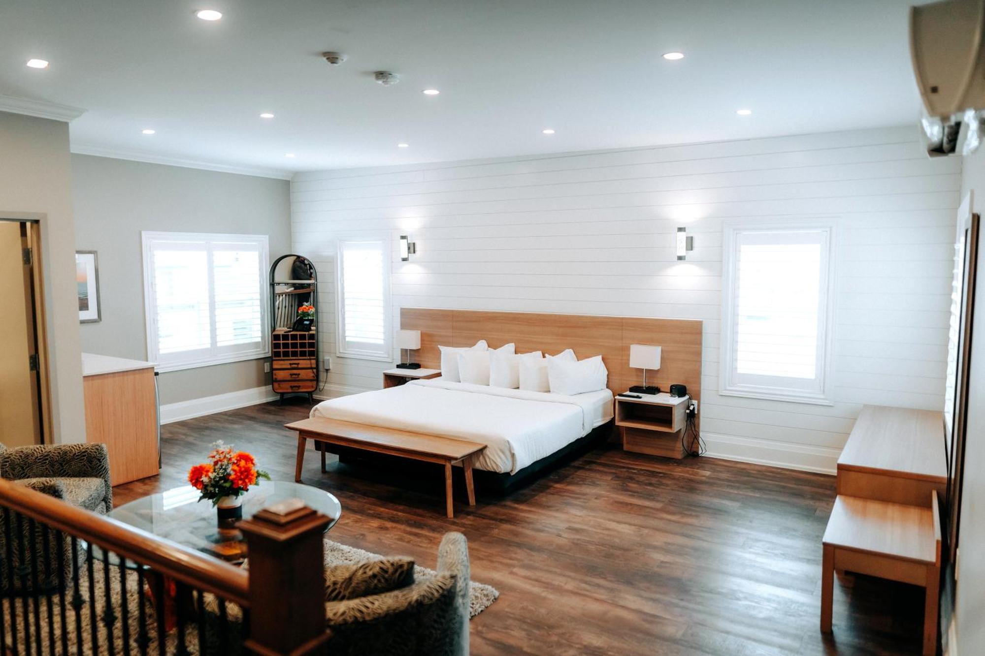 Colonial Hotel & Suites グランド・ベンド エクステリア 写真