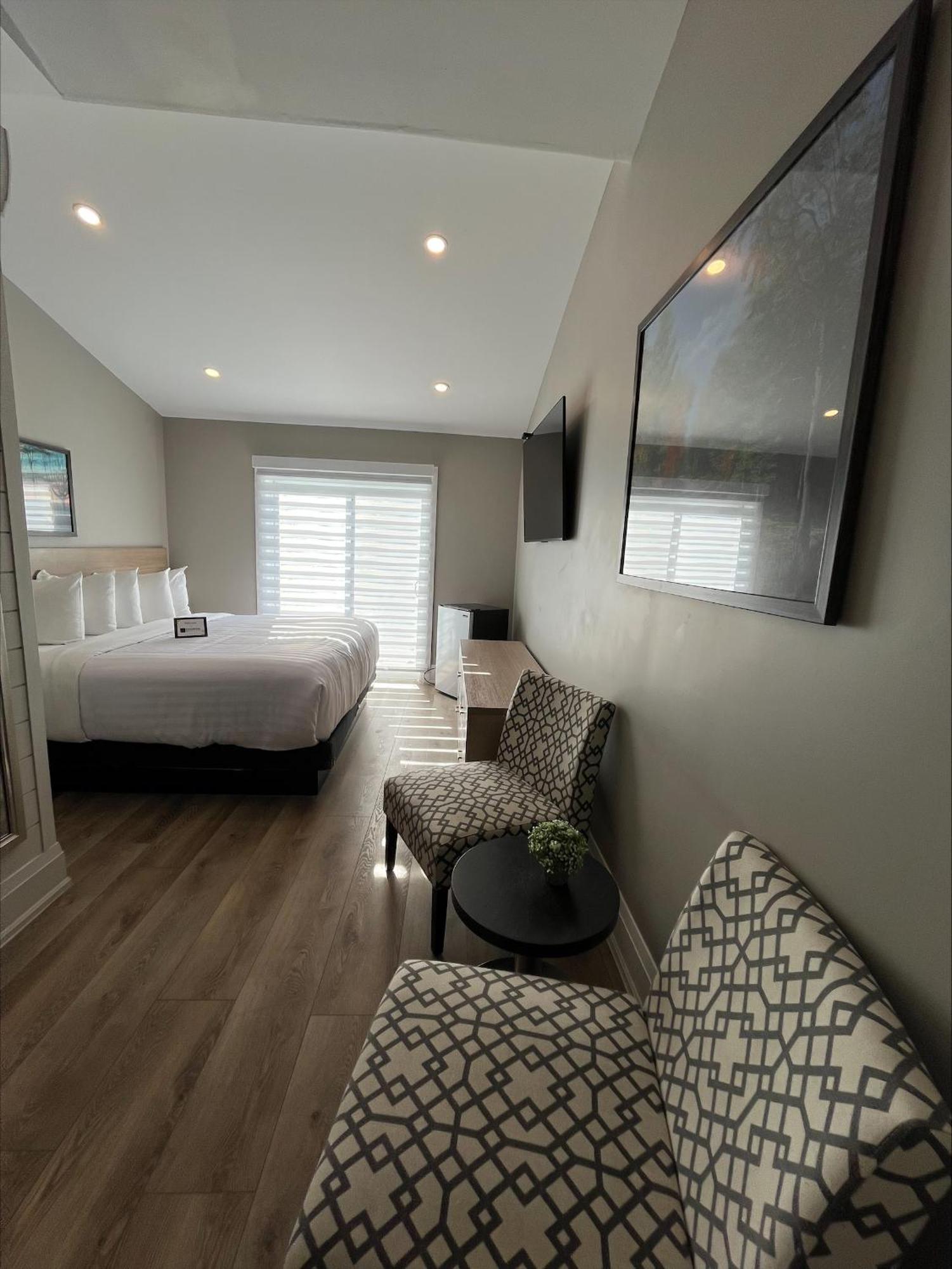 Colonial Hotel & Suites グランド・ベンド エクステリア 写真
